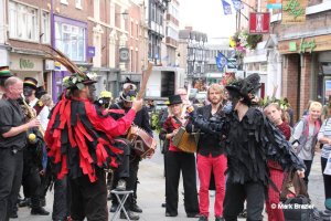 Not-Nick, on the left and Dark Morris Dancer on the right at Shrewsbury and not a bent ear in sight.